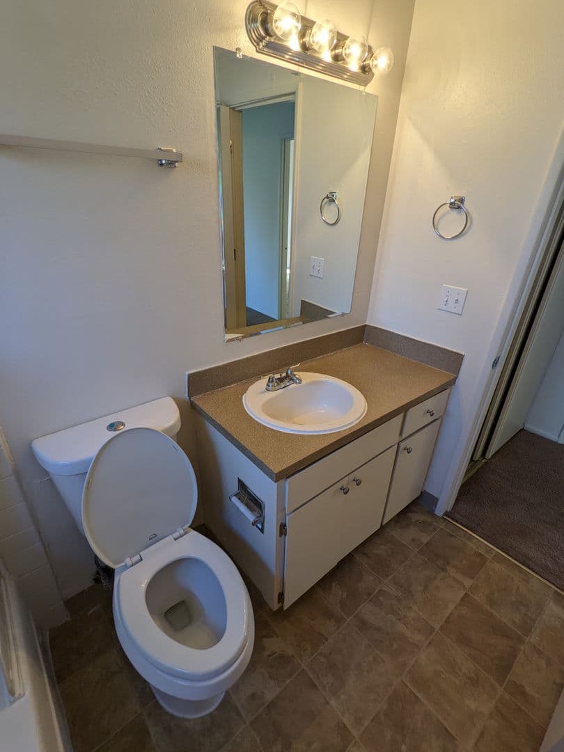 Hillsboro Apartment: 1184 NE Turner Drive