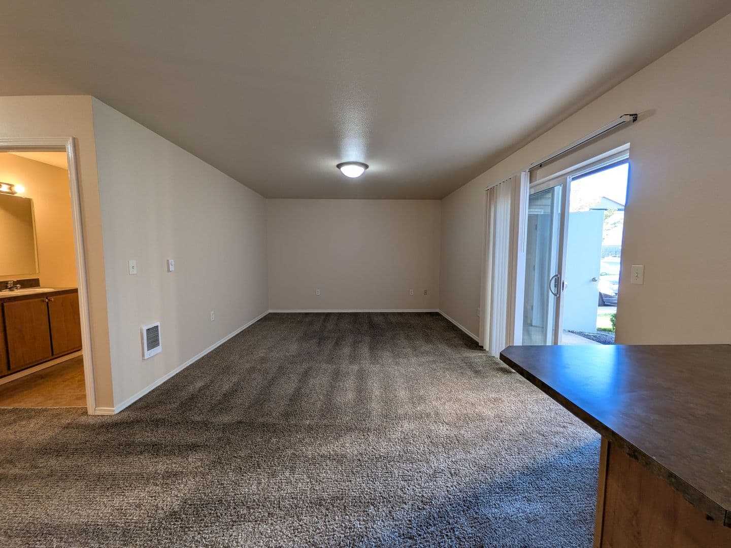 Salem Apartment: 4420-4455 Seaton Lane NE