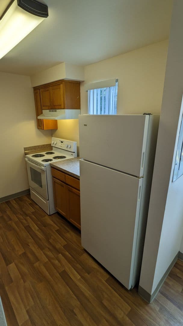 McMinnville Apartment: 855 SE Ford St