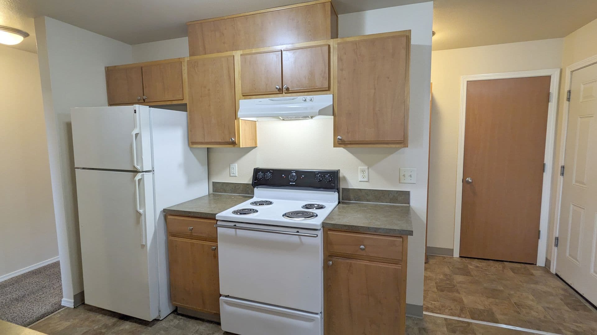 Salem Apartment: 4420-4455 Seaton Lane NE