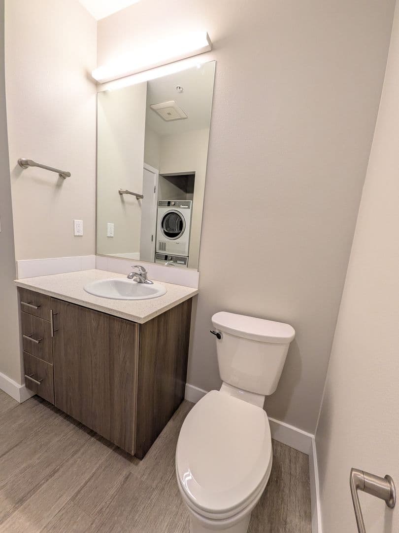 Portland Apartment: 2880 SE Division St