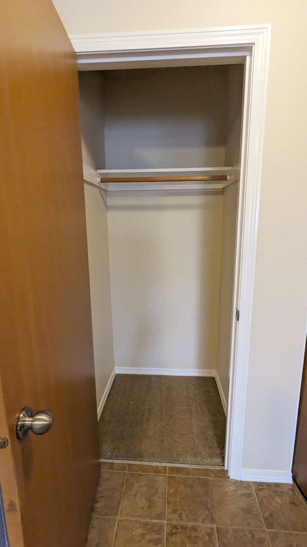 Salem Apartment: 4420-4455 Seaton Lane NE