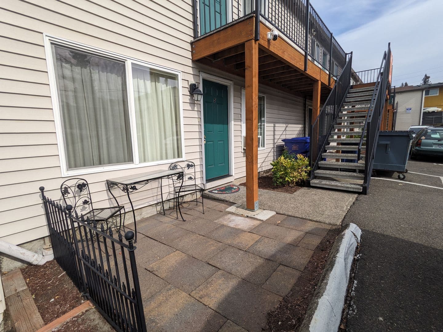 Portland Apartment: 4039 SE Holgate Blvd