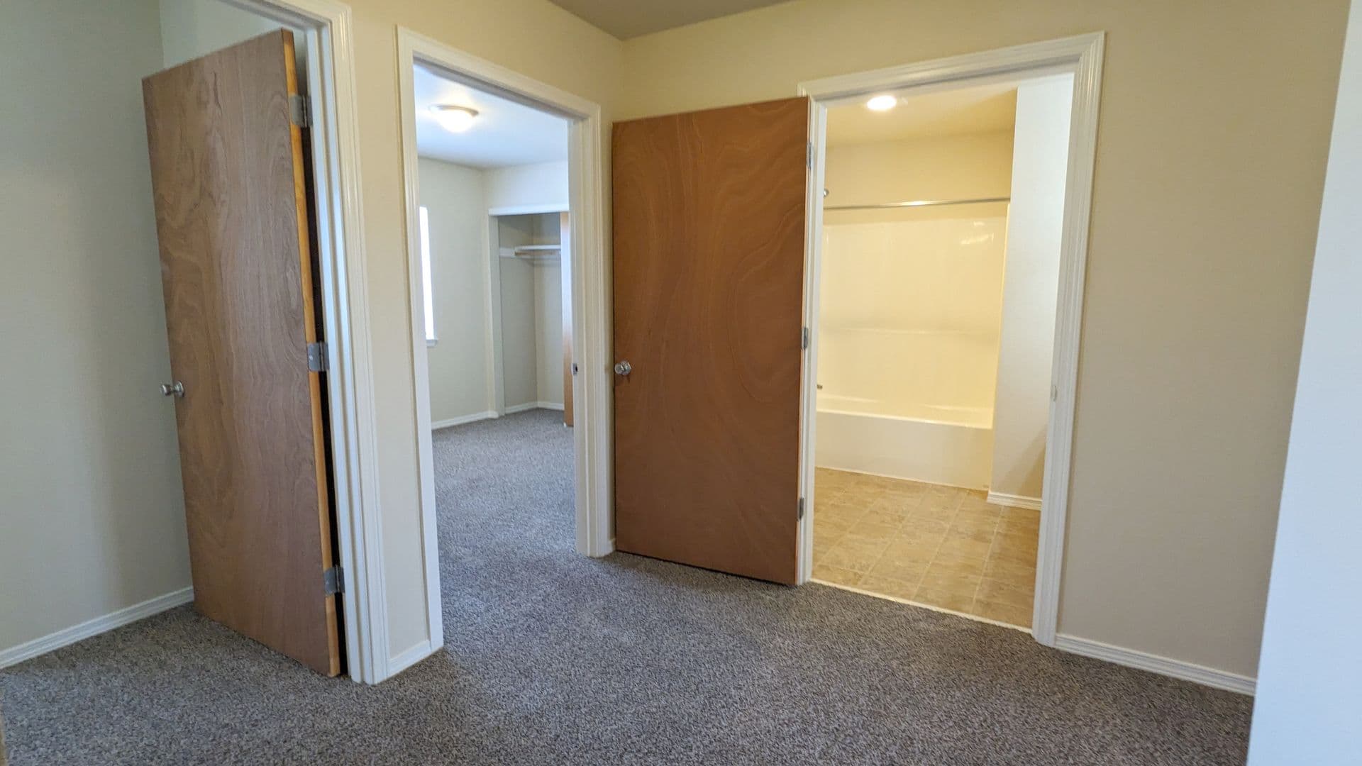 Salem Apartment: 4420-4455 Seaton Lane NE