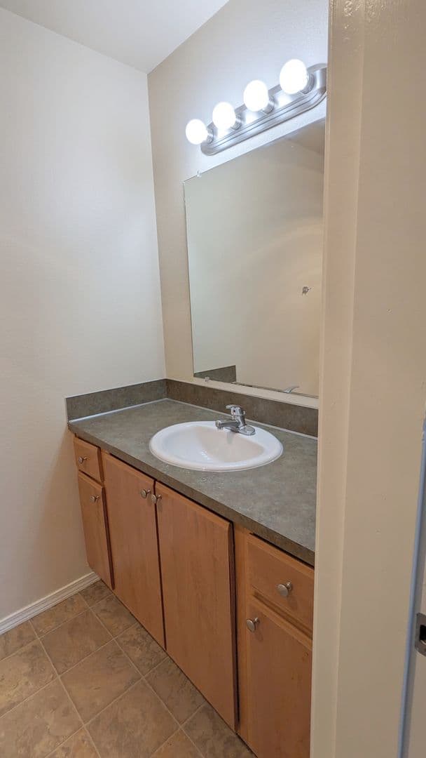 Salem Apartment: 4420-4455 Seaton Lane NE