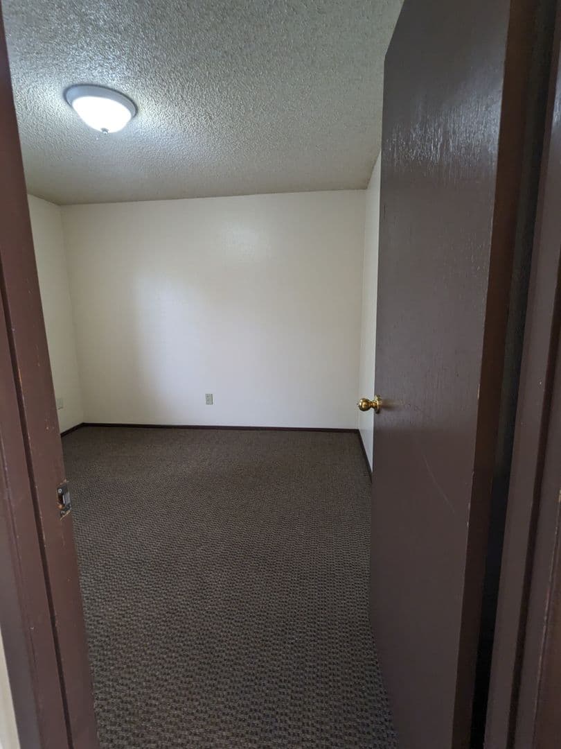 Portland Apartment: 4039 SE Holgate Blvd