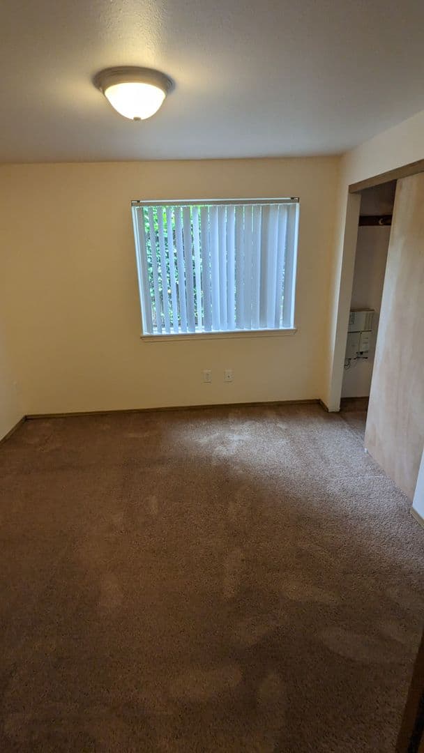 McMinnville Apartment: 855 SE Ford St