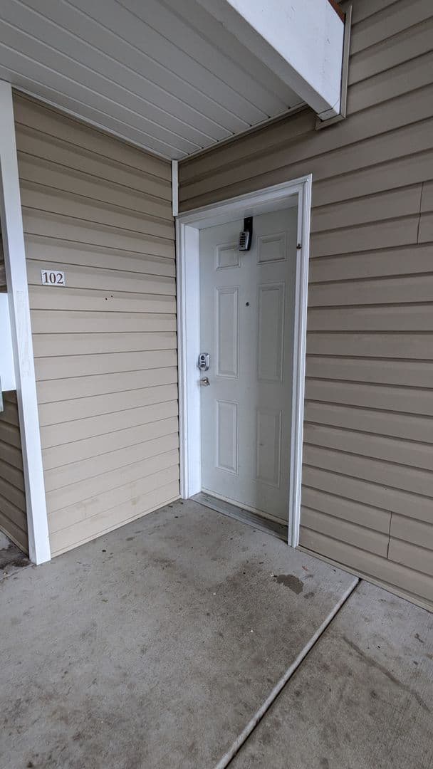 Salem Apartment: 4420-4455 Seaton Lane NE