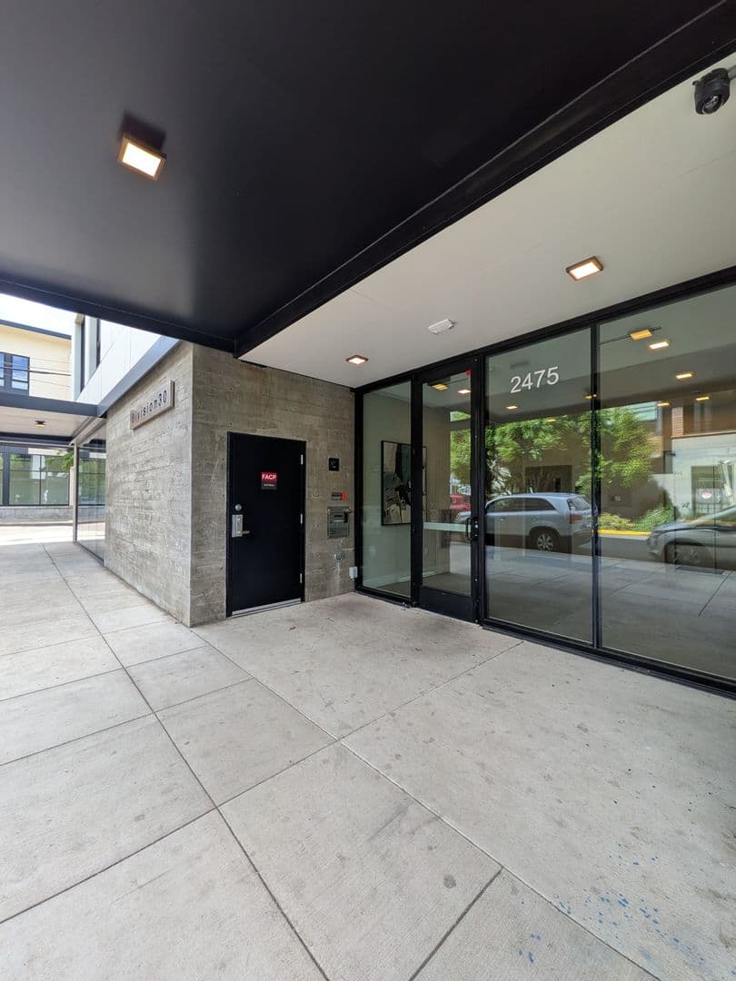Portland Apartment: 2475 SE 30th Avenue