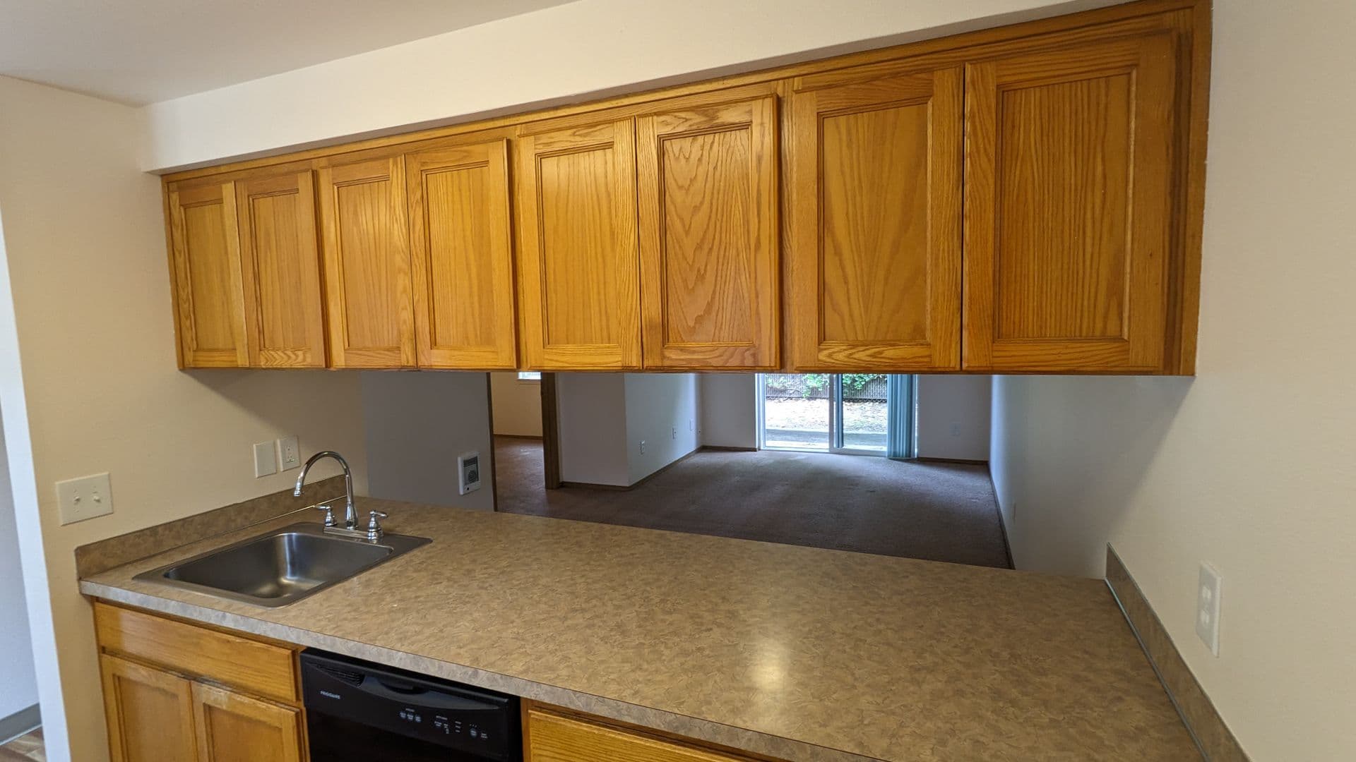 McMinnville Apartment: 855 SE Ford St