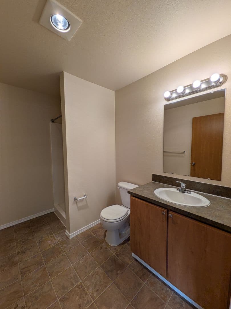 Salem Apartment: 4420-4455 Seaton Lane NE