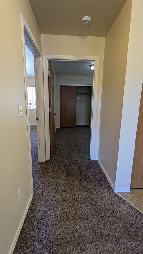 Salem Apartment: 4420-4455 Seaton Lane NE