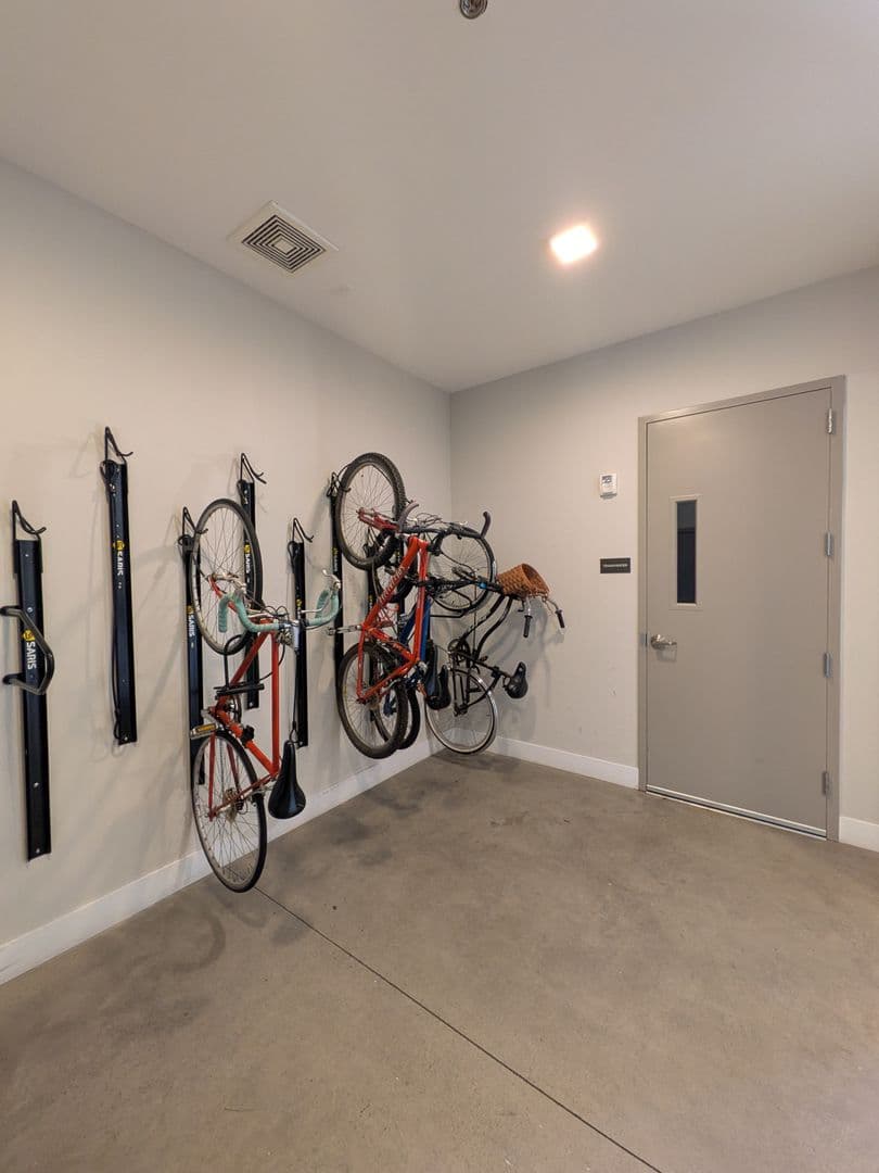 Portland Apartment: 2475 SE 30th Avenue