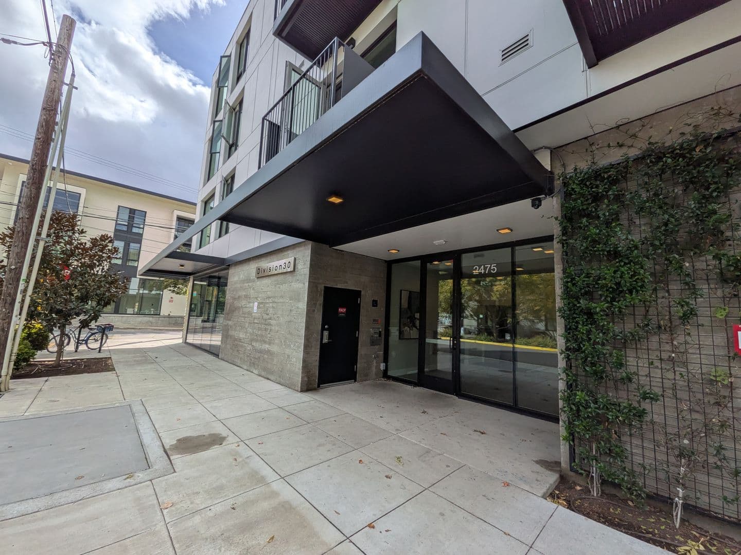 Portland Apartment: 2475 SE 30th Avenue