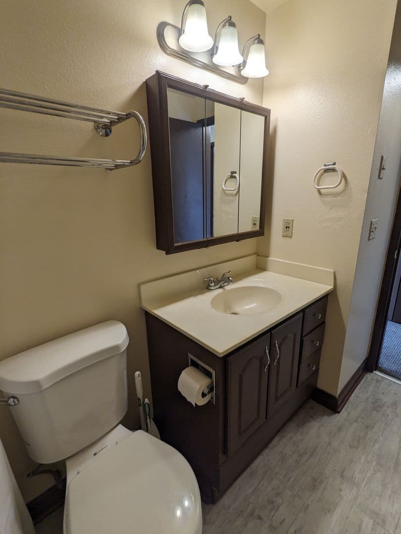 Portland Apartment: 4039 SE Holgate Blvd