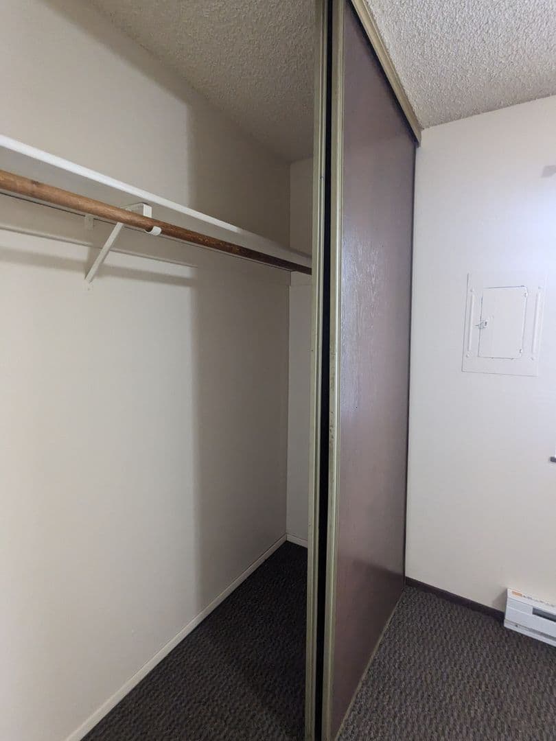 Portland Apartment: 4039 SE Holgate Blvd