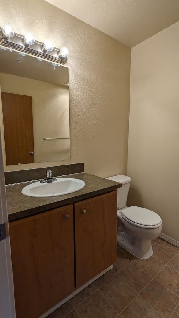 Salem Apartment: 4420-4455 Seaton Lane NE