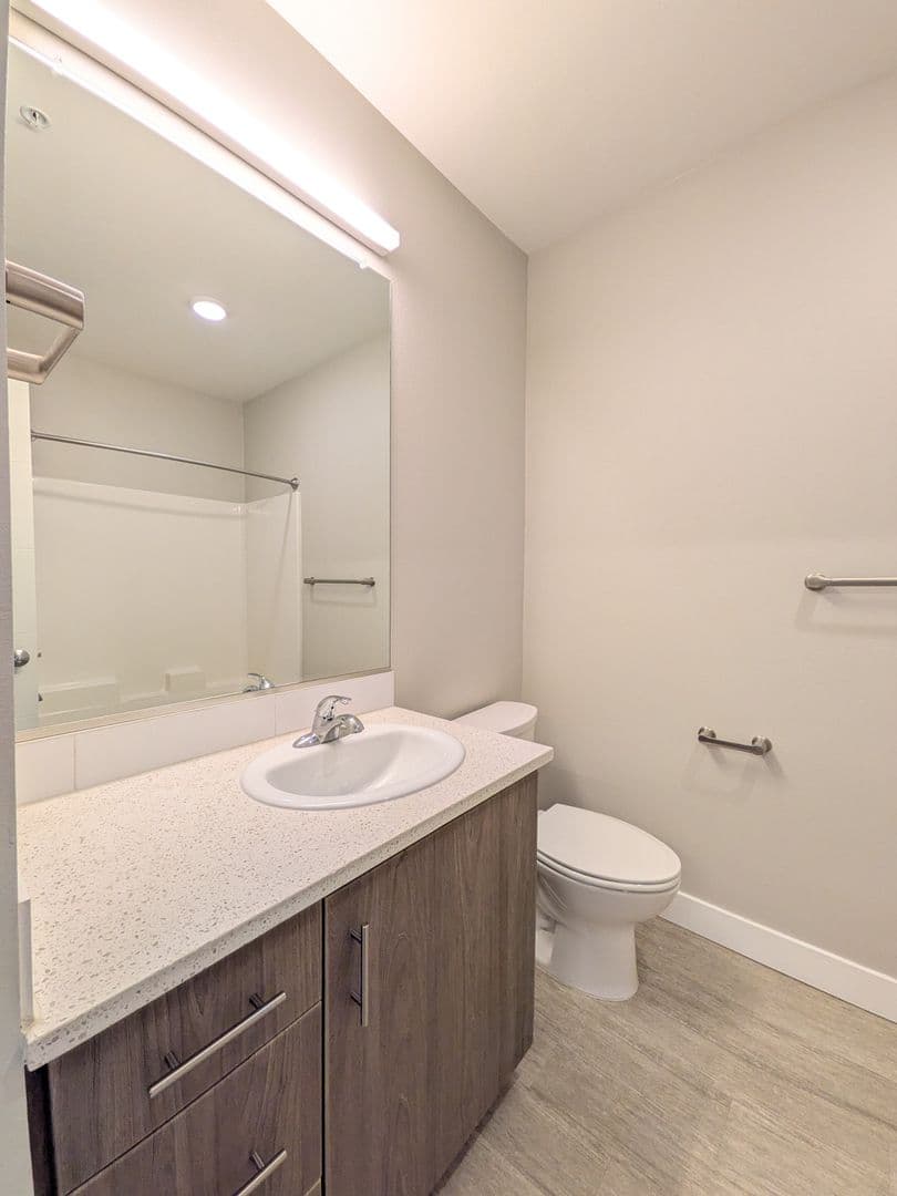 Portland Apartment: 2880 SE Division St