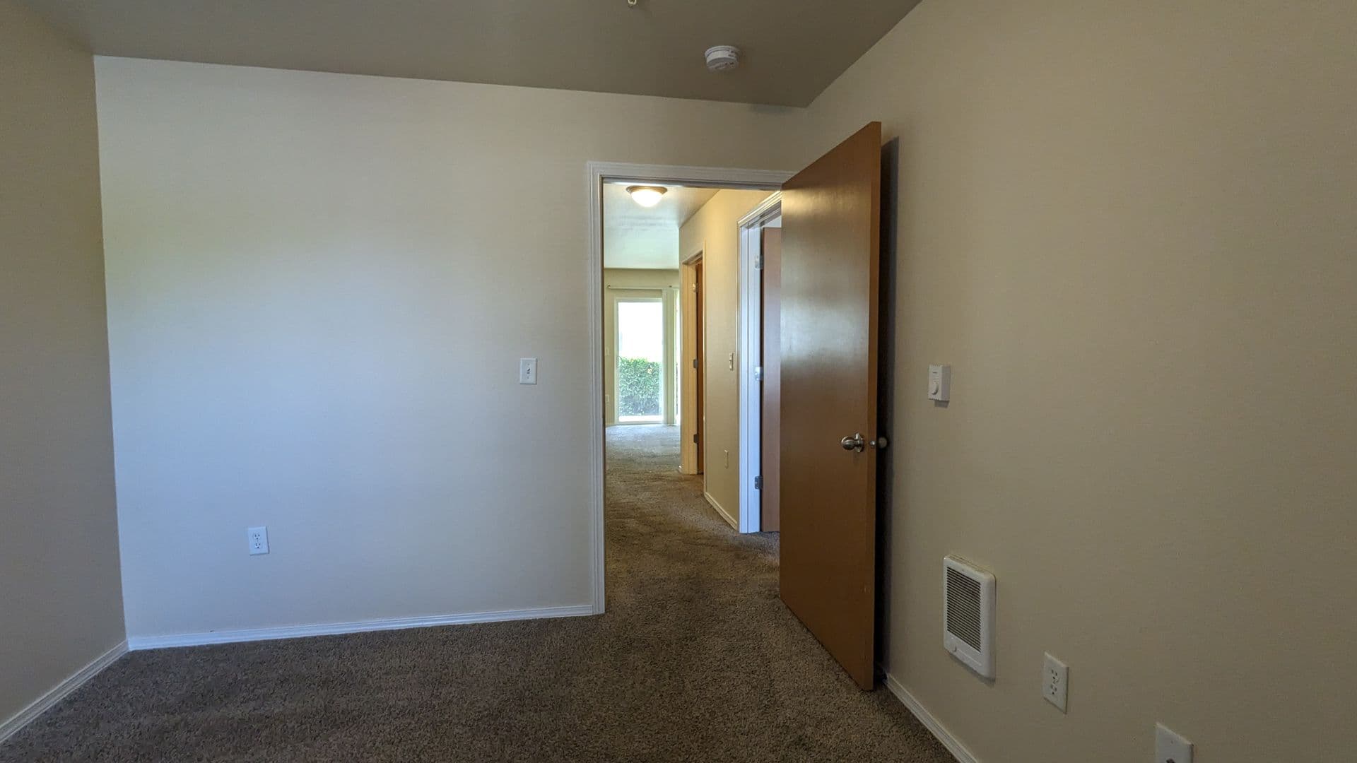 Salem Apartment: 4420-4455 Seaton Lane NE