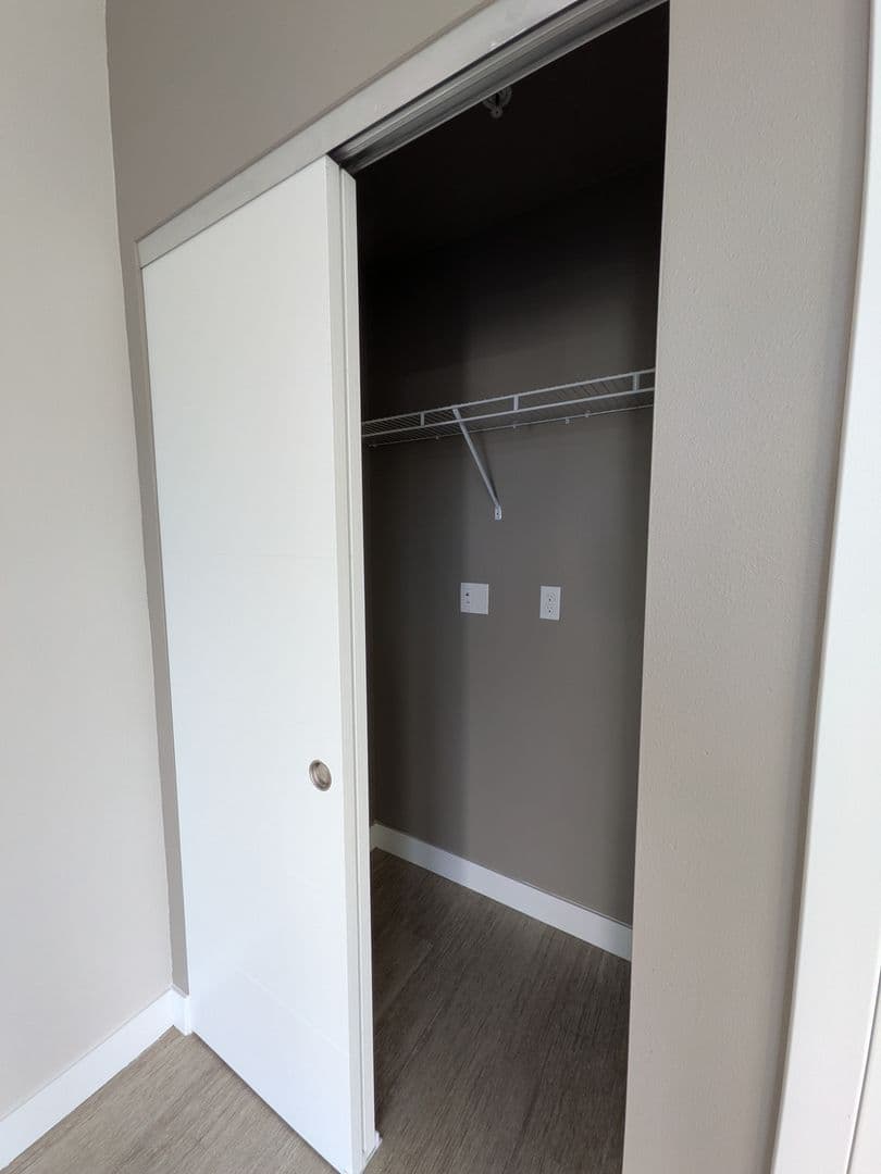 Portland Apartment: 2880 SE Division St