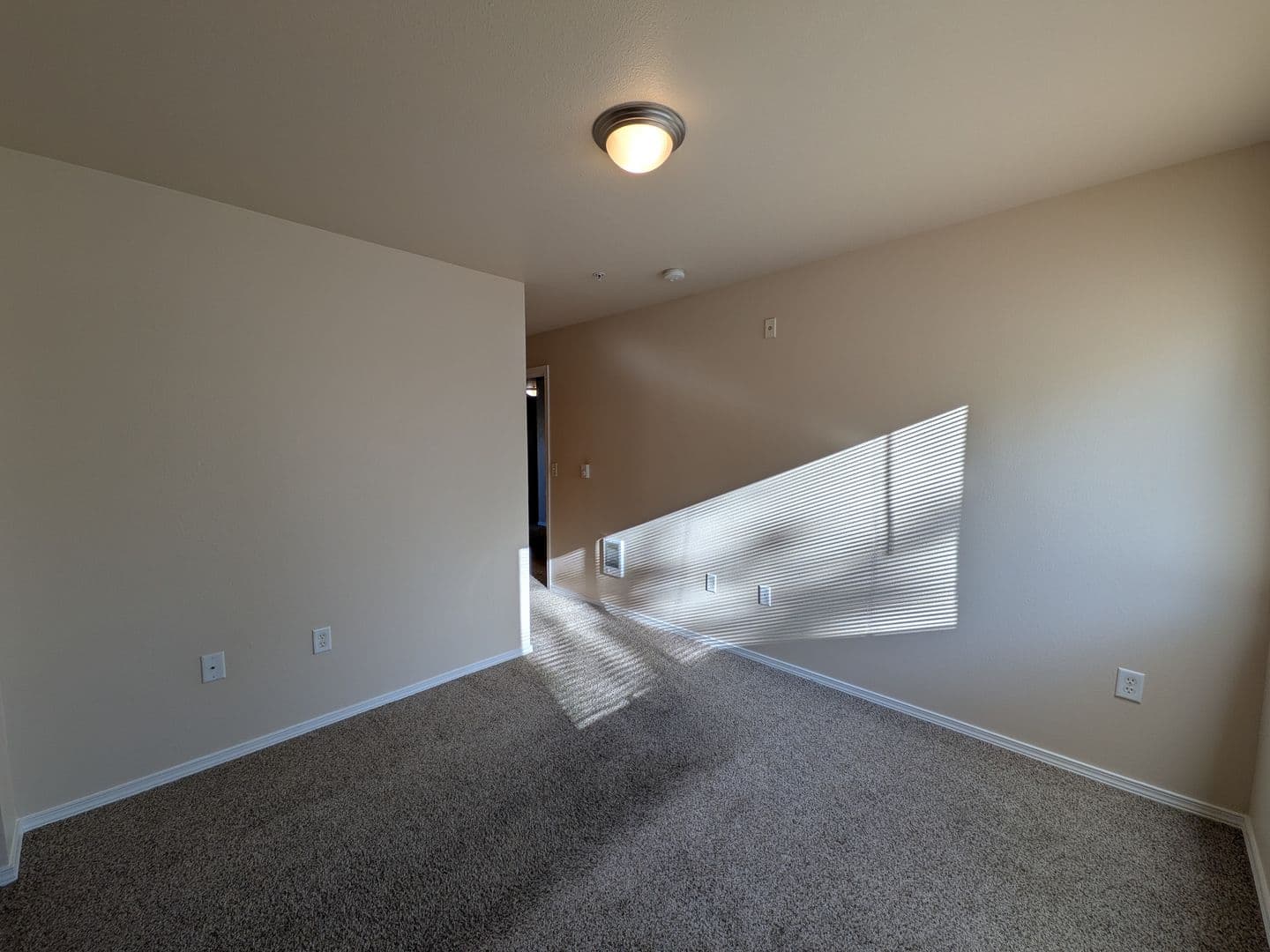 Salem Apartment: 4420-4455 Seaton Lane NE