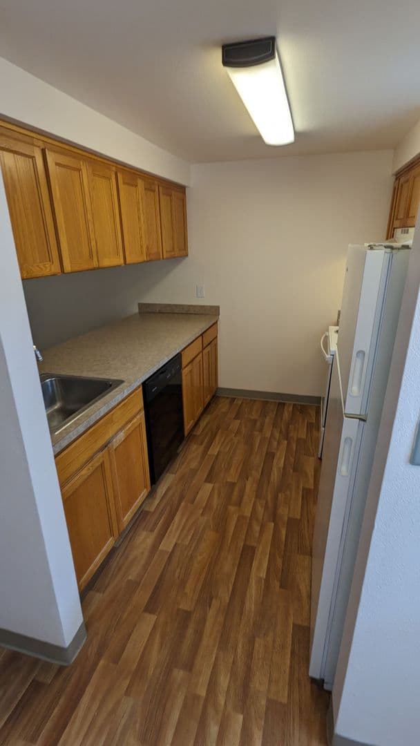 McMinnville Apartment: 855 SE Ford St
