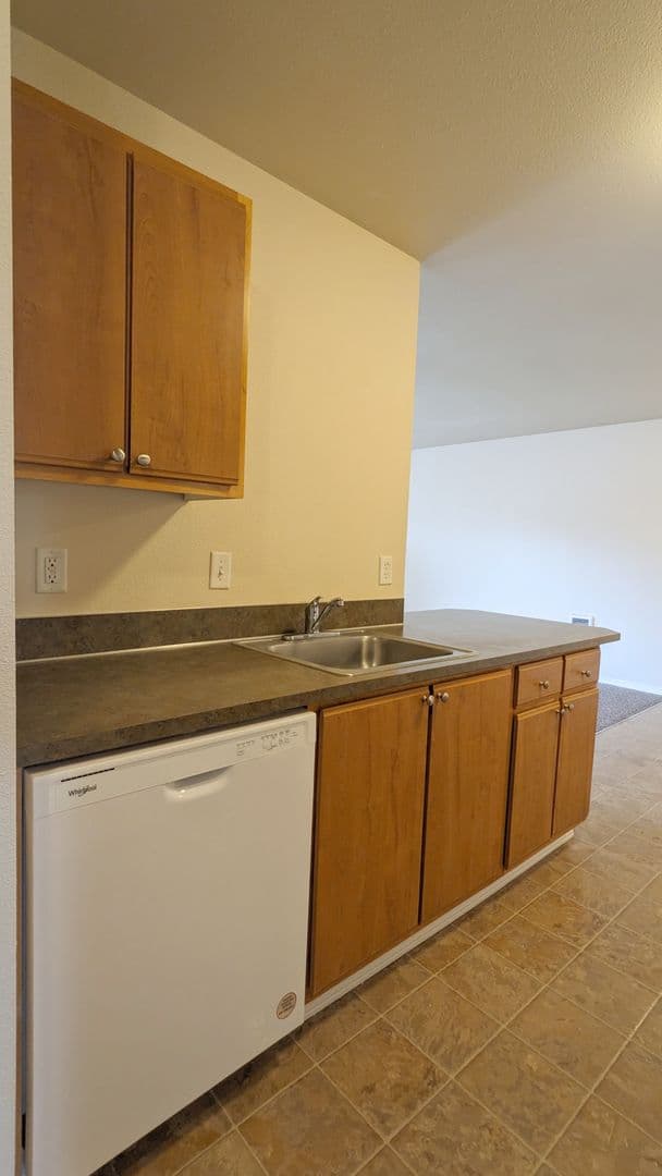 Salem Apartment: 4420-4455 Seaton Lane NE
