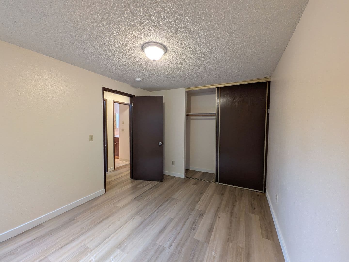 Portland Apartment: 4039 SE Holgate Blvd