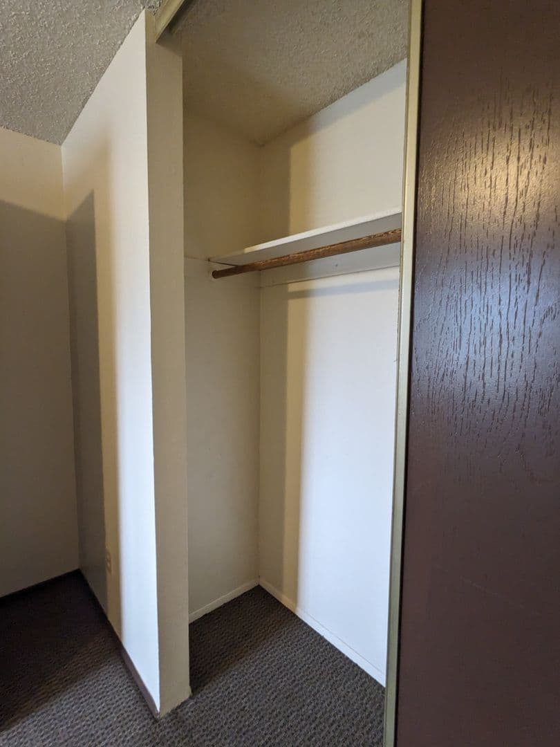 Portland Apartment: 4039 SE Holgate Blvd