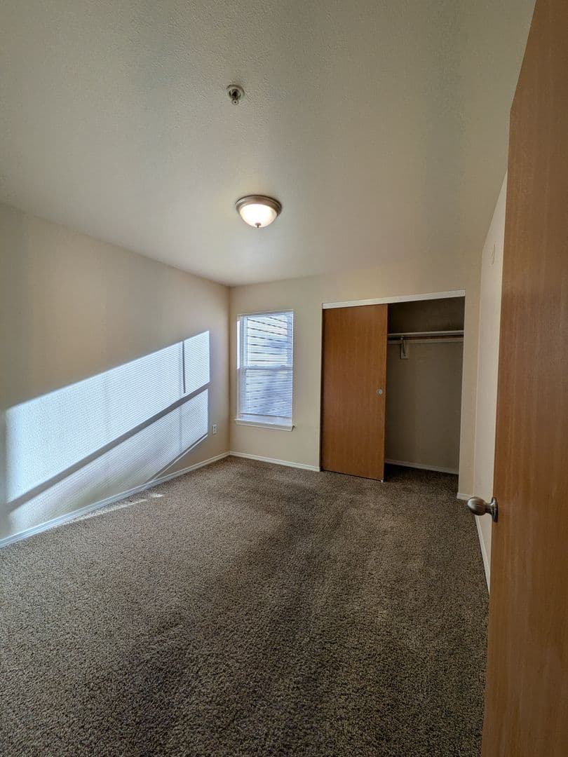 Salem Apartment: 4420-4455 Seaton Lane NE