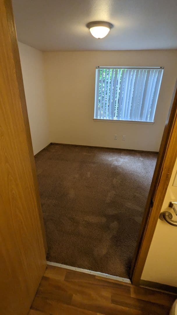 McMinnville Apartment: 855 SE Ford St