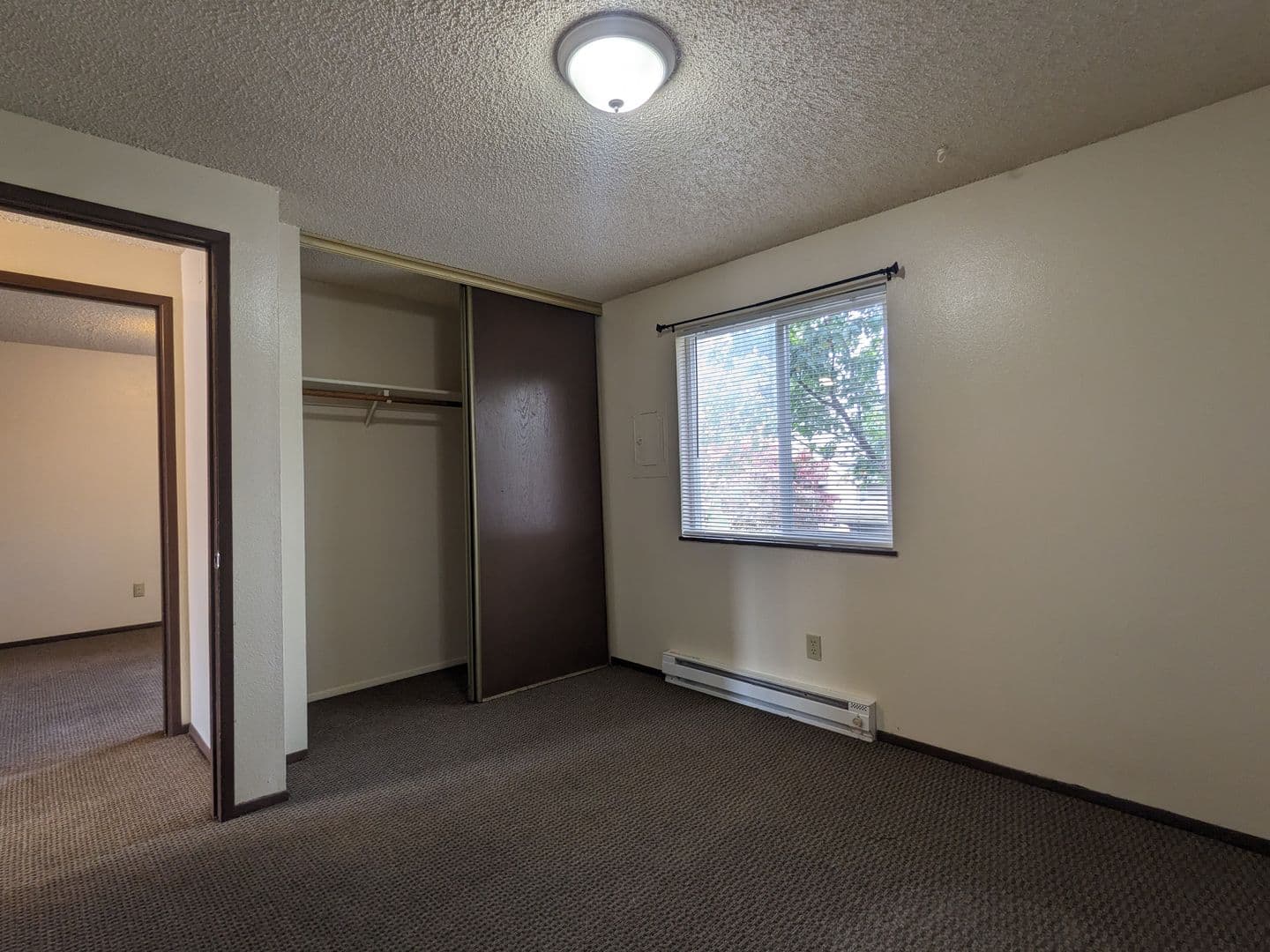 Portland Apartment: 4039 SE Holgate Blvd
