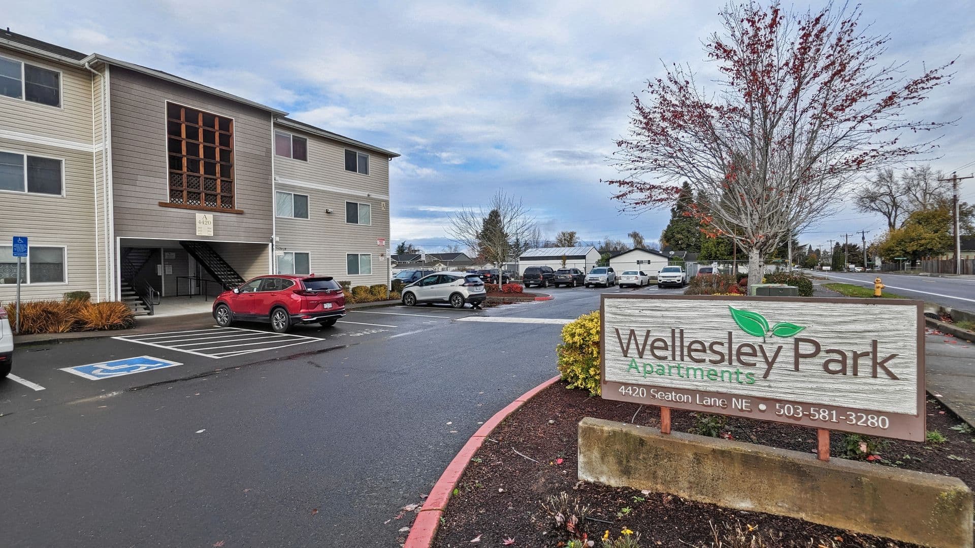 Salem Apartment: 4420-4455 Seaton Lane NE