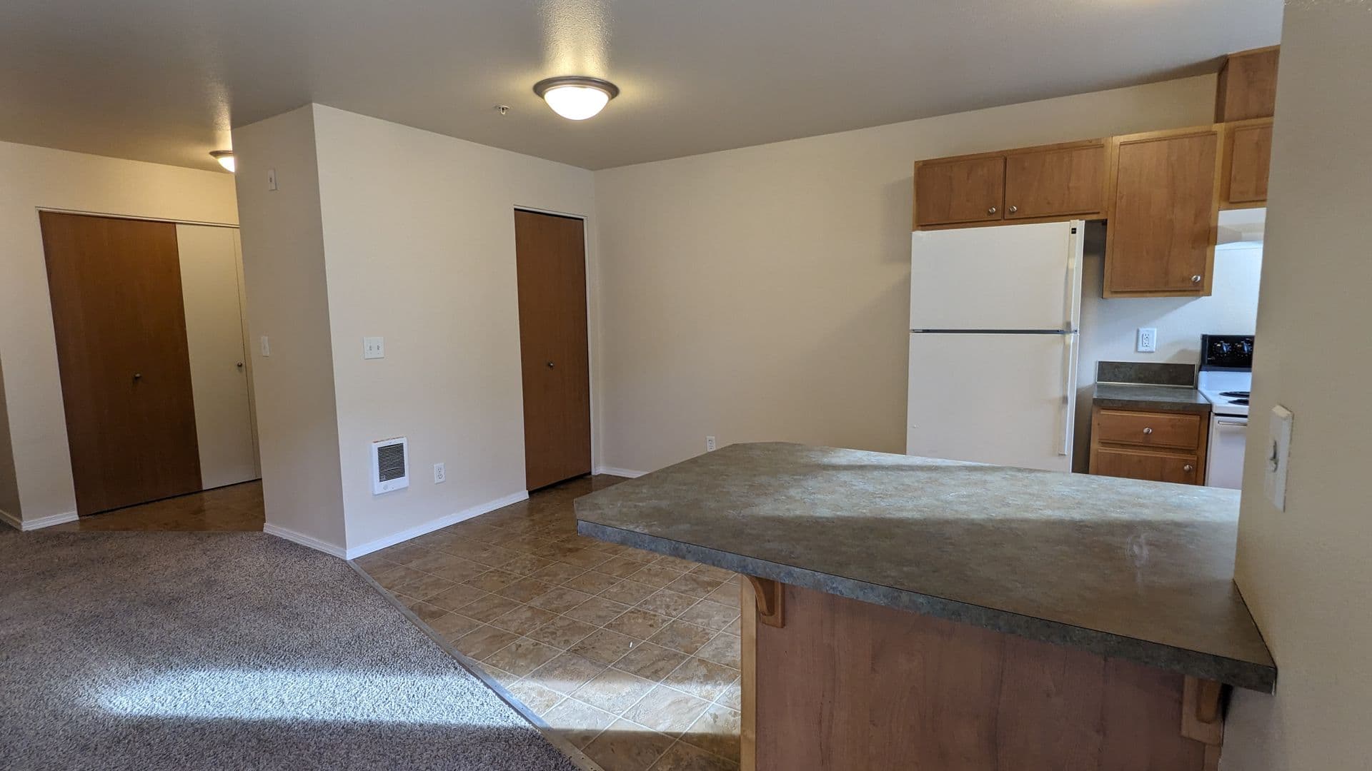 Salem Apartment: 4420-4455 Seaton Lane NE