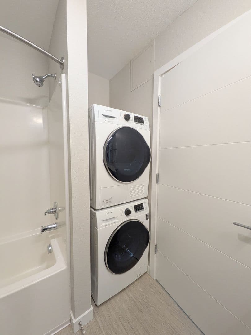 Portland Apartment: 2925 SE Division Street