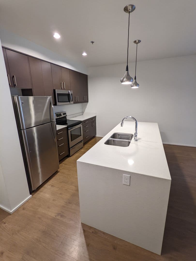 Portland Apartment: 3939 S Viewpoint Terrace