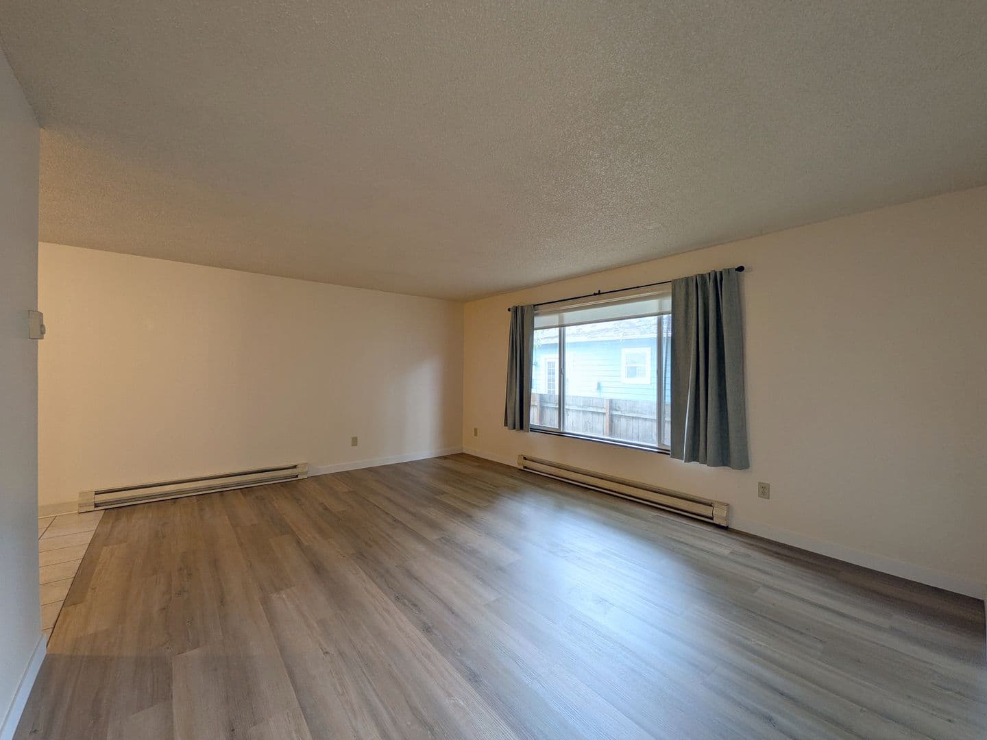 Portland Apartment: 4039 SE Holgate Blvd