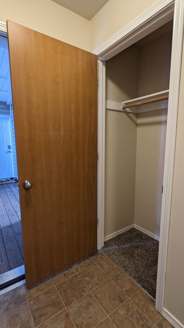 Salem Apartment: 4420-4455 Seaton Lane NE