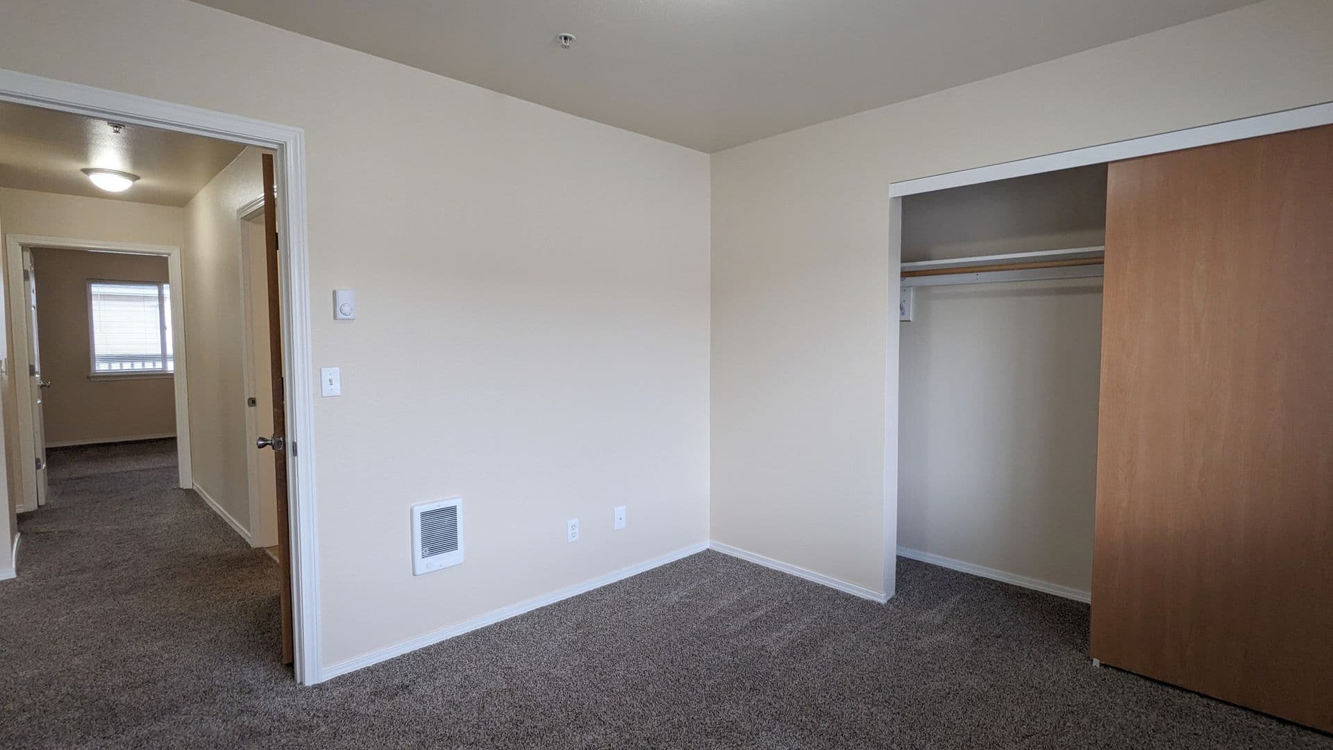 Salem Apartment: 4420-4455 Seaton Lane NE