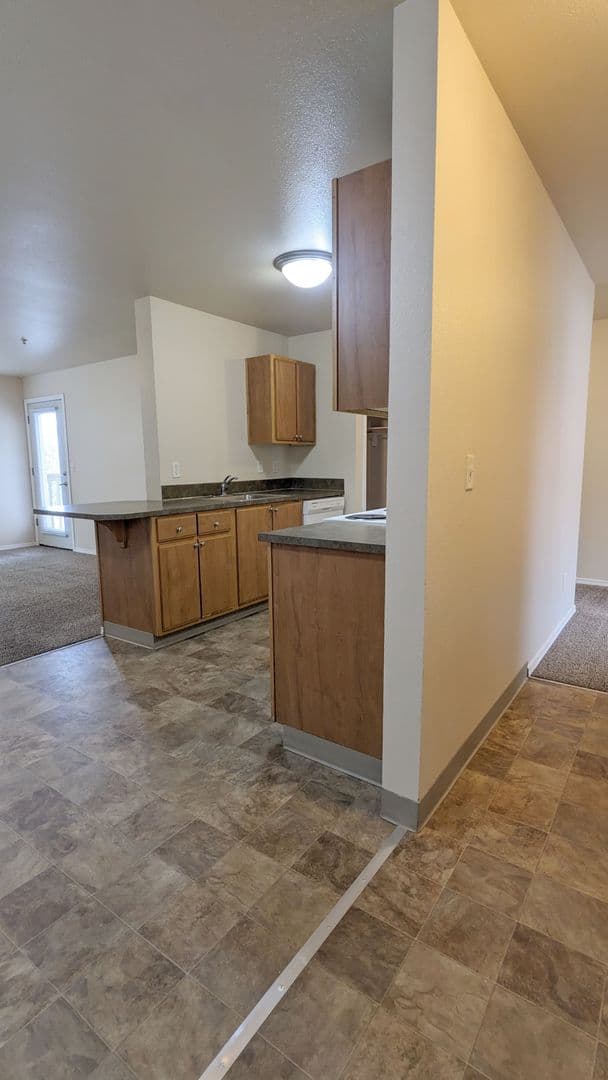 Salem Apartment: 4420-4455 Seaton Lane NE