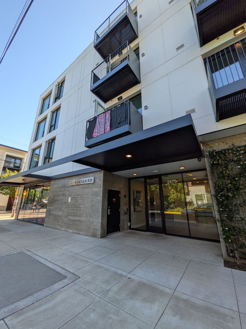 Portland Apartment: 2475 SE 30th Avenue