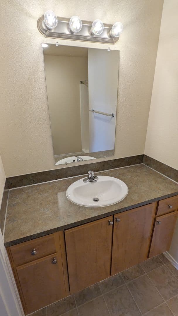 Salem Apartment: 4420-4455 Seaton Lane NE