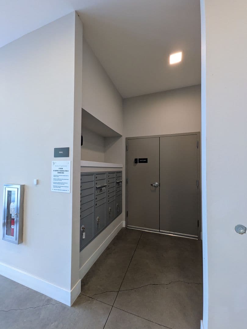 Portland Apartment: 2475 SE 30th Avenue