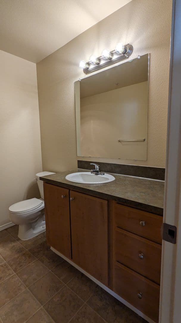 Salem Apartment: 4420-4455 Seaton Lane NE