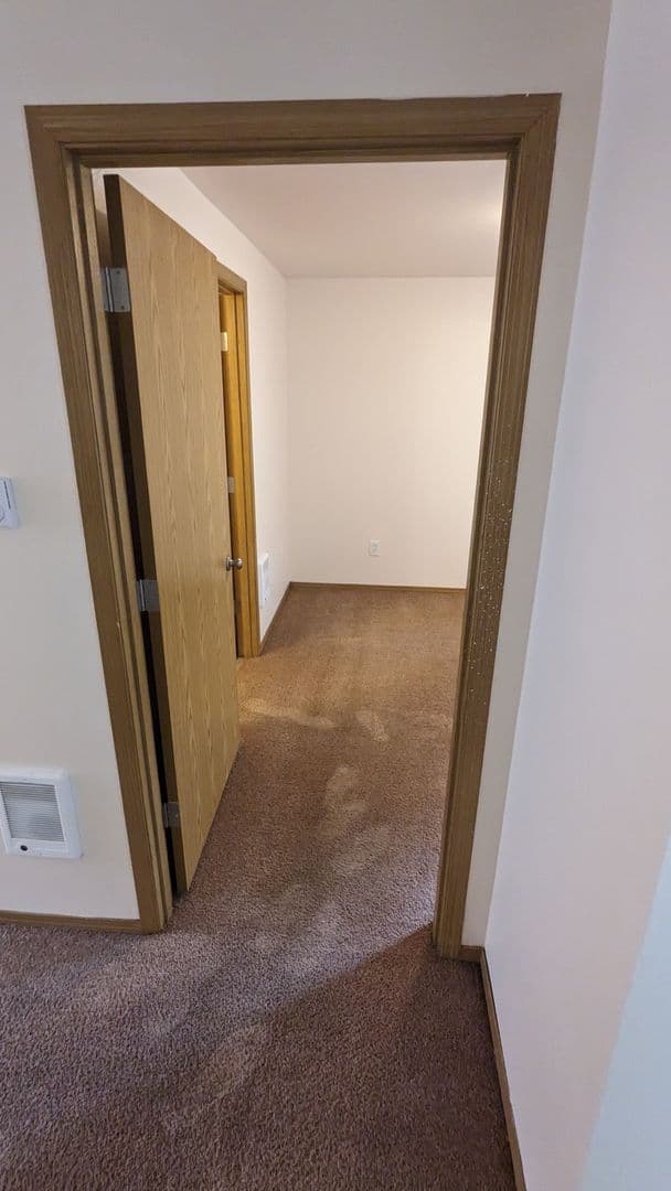 McMinnville Apartment: 855 SE Ford St