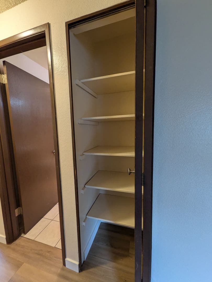 Portland Apartment: 4039 SE Holgate Blvd