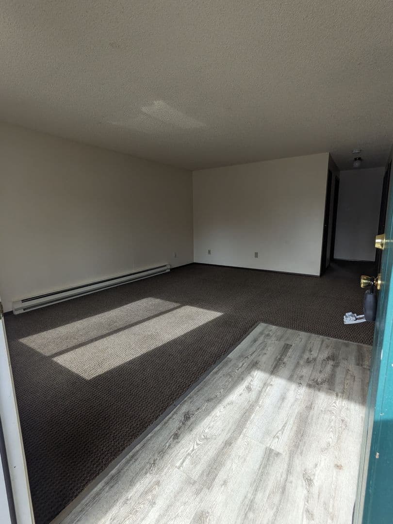 Portland Apartment: 4039 SE Holgate Blvd