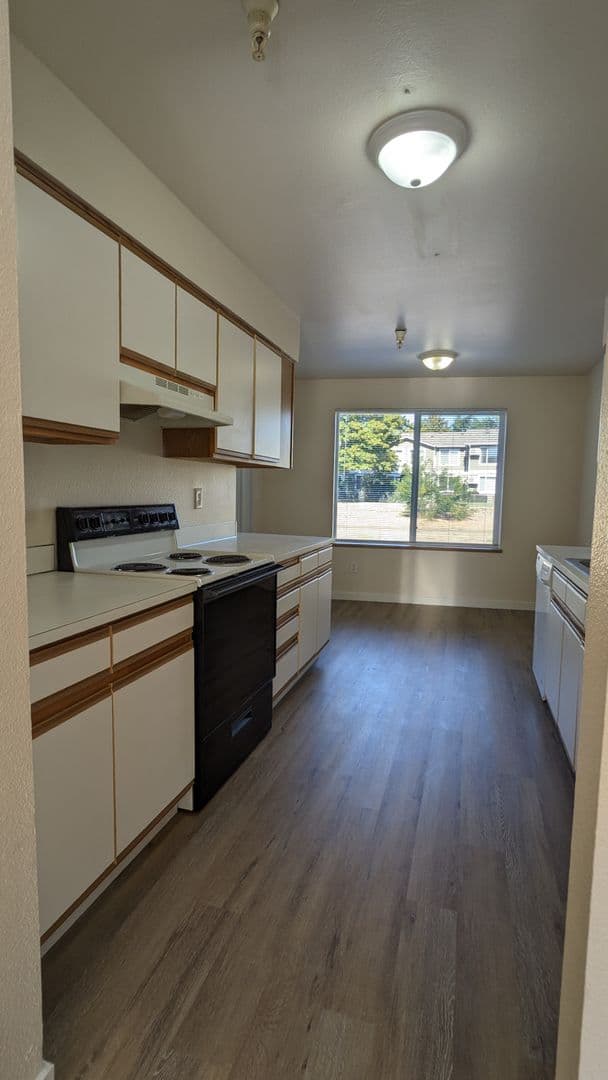 McMinnville Apartment: 1765 SW Tamarack St.