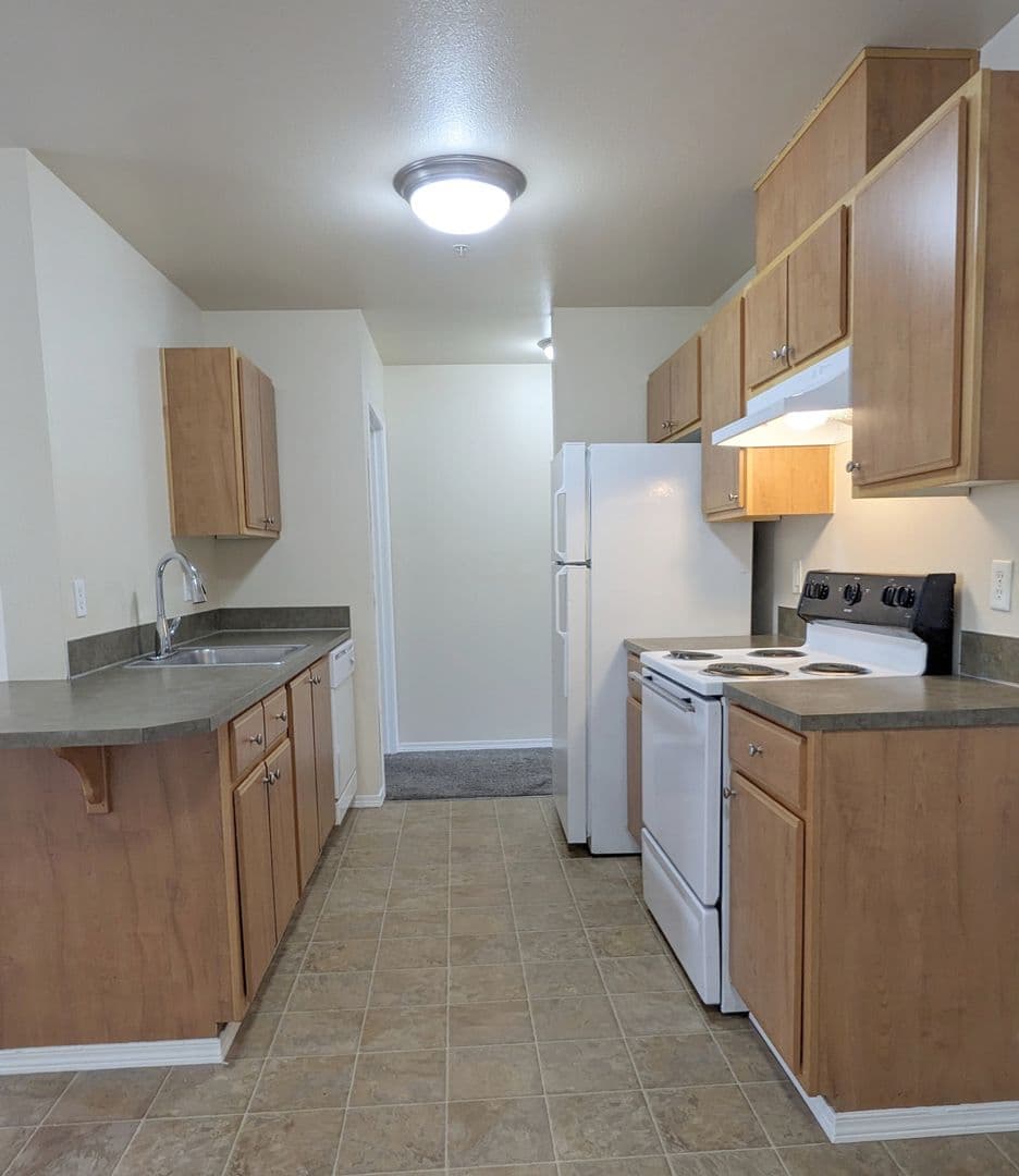 Salem Apartment: 4420-4455 Seaton Lane NE