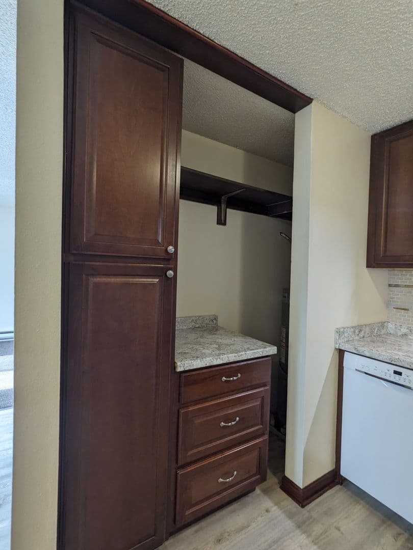 Portland Apartment: 4039 SE Holgate Blvd